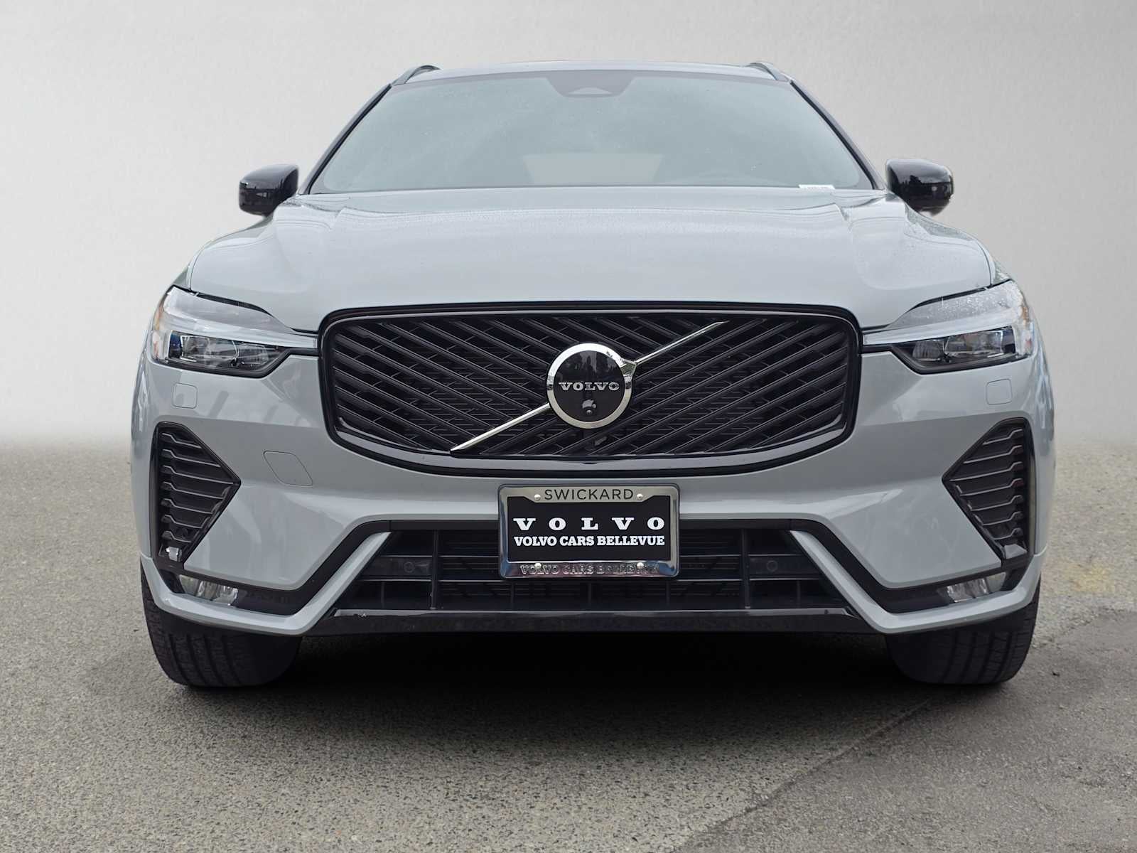 2026 Volvo XC60 Plus