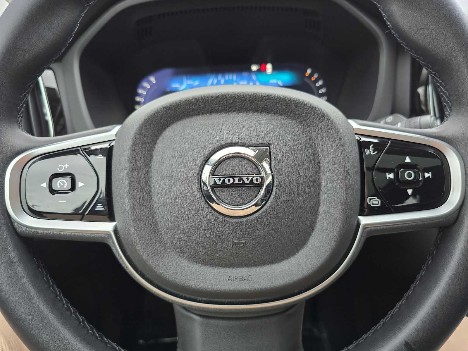 2025 Volvo XC60 Plus