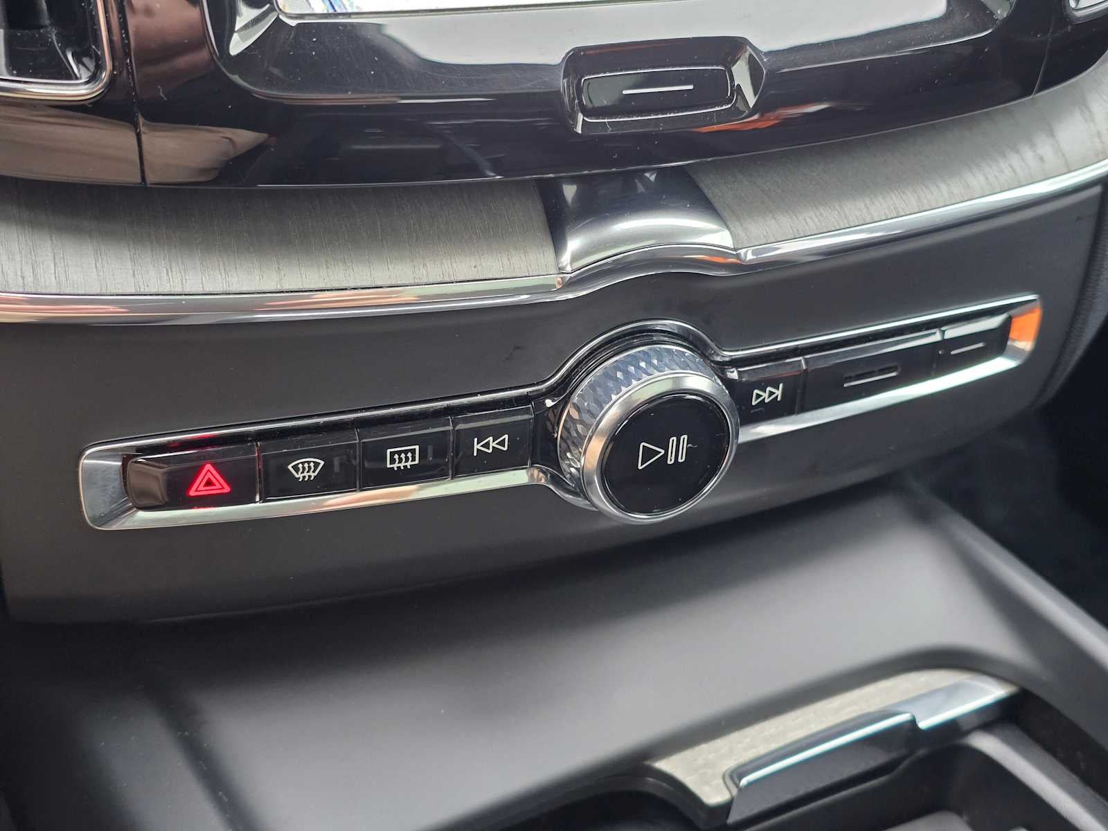 2025 Volvo XC60 Plus