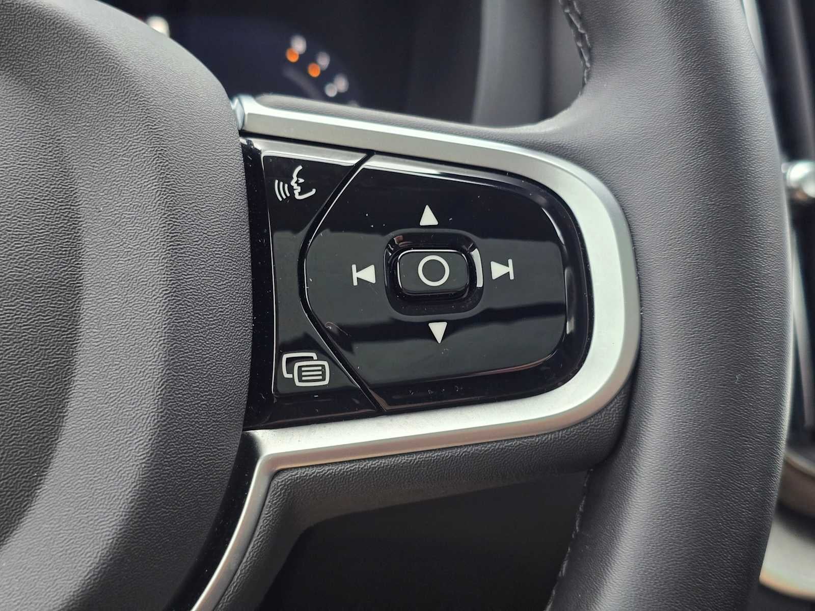 2025 Volvo XC60 Plus