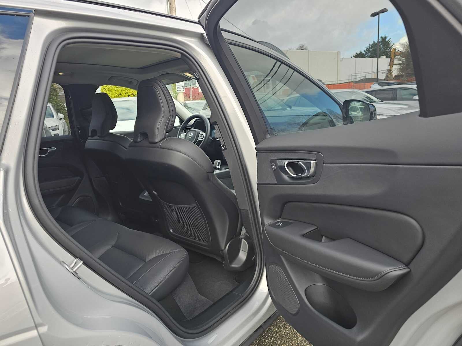 2025 Volvo XC60 Plus