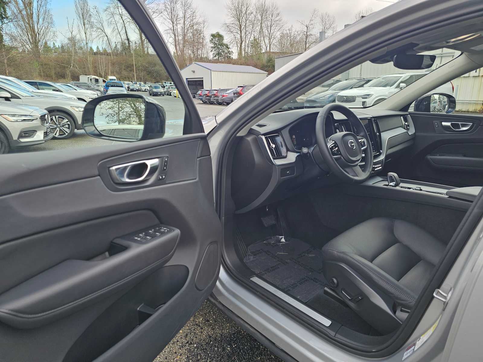 2025 Volvo XC60 Plus