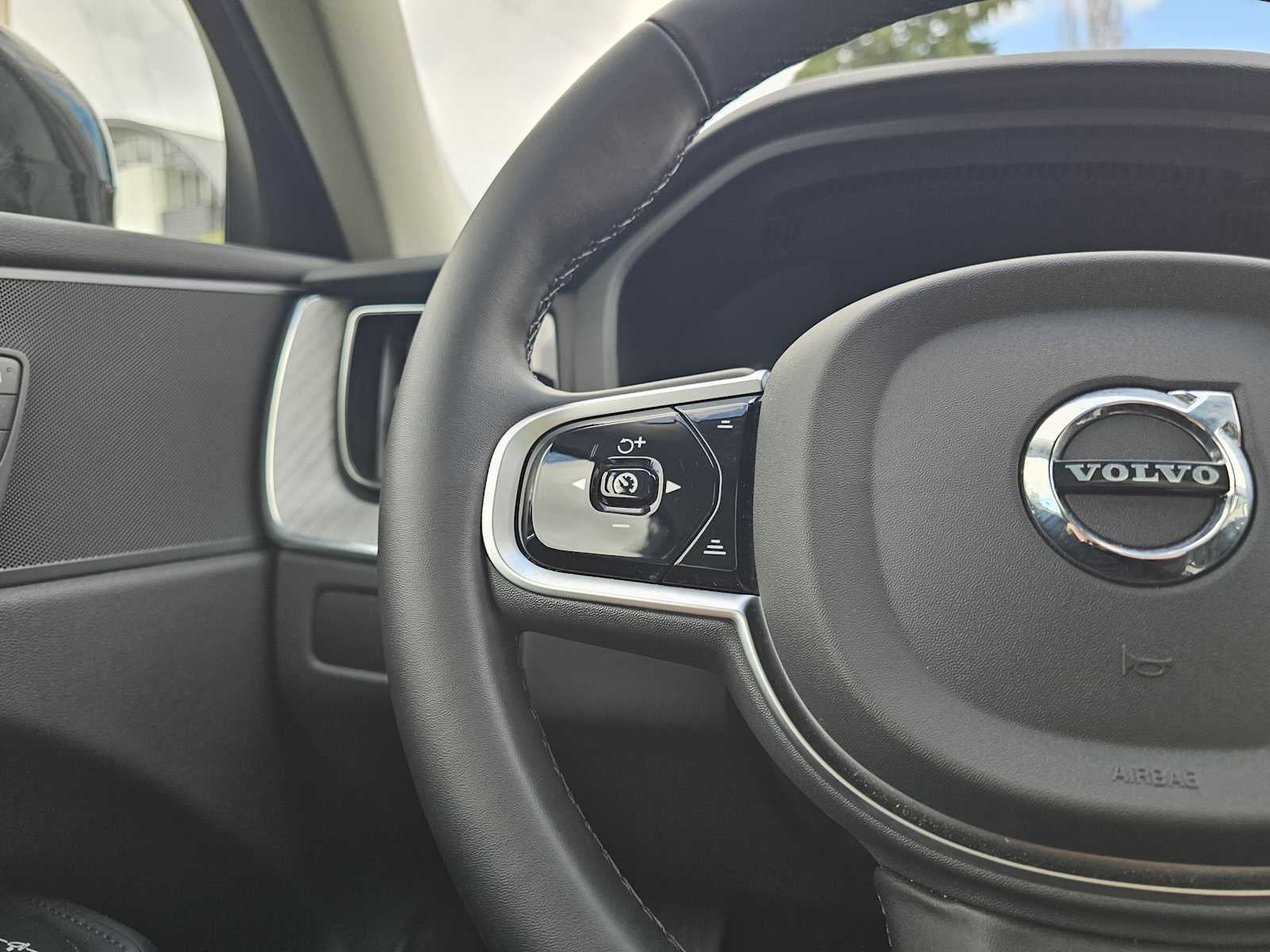 2025 Volvo XC60 Plus