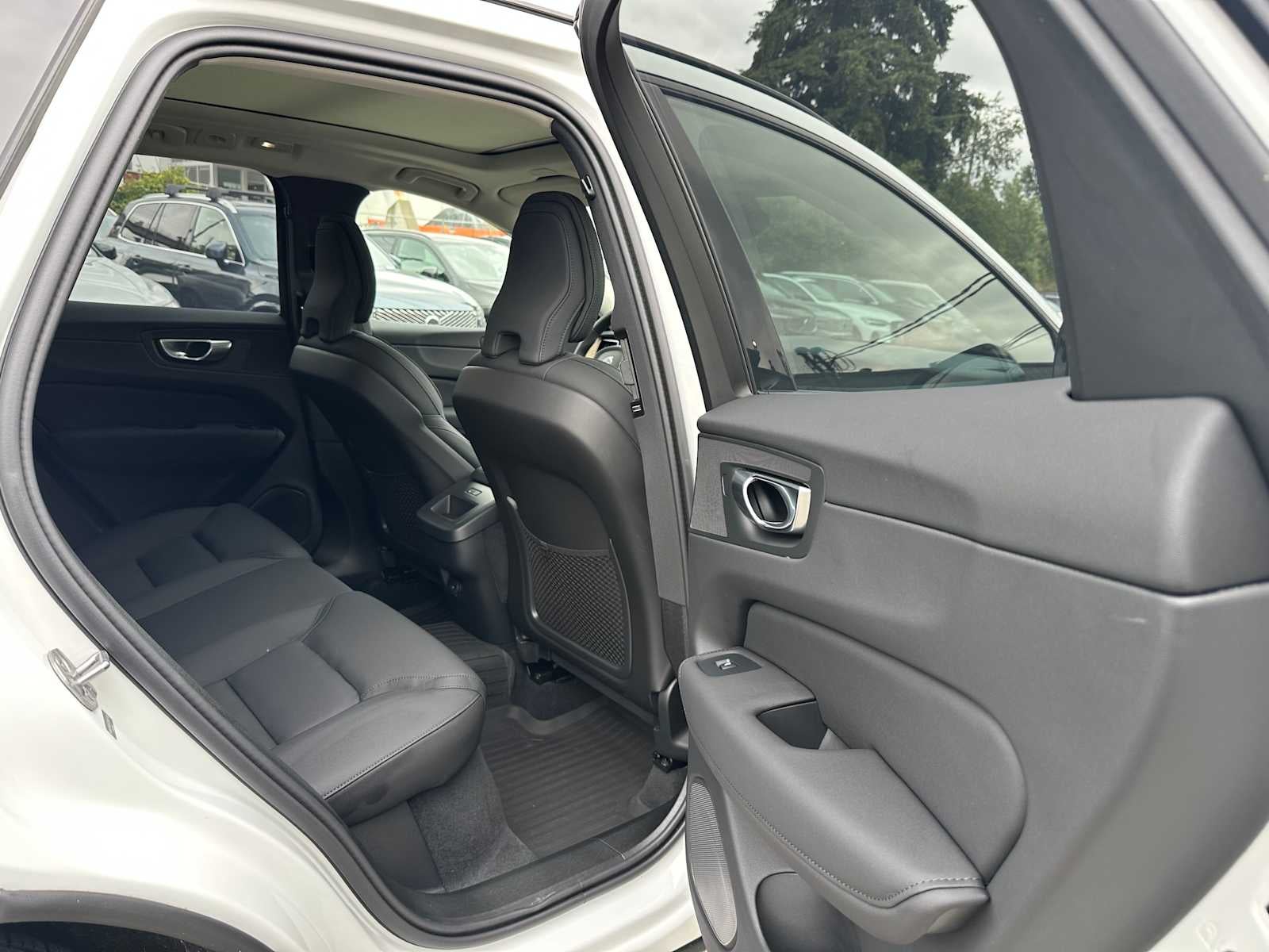2026 Volvo XC60 Plus
