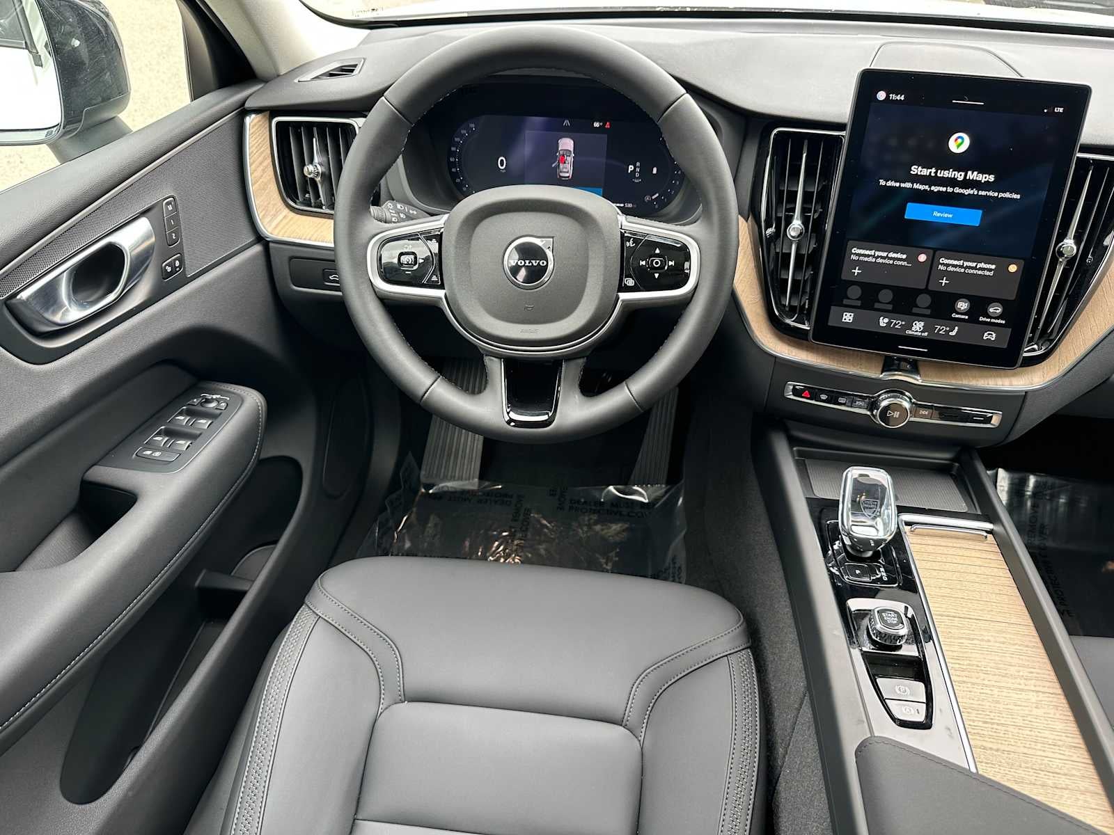 2026 Volvo XC60 Plus