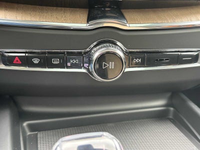 2026 Volvo XC60 Plus