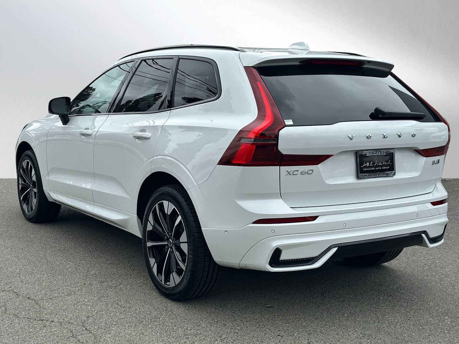 2026 Volvo XC60 Plus