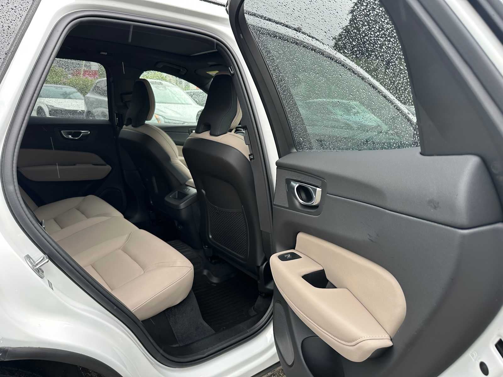 2026 Volvo XC60 Plus