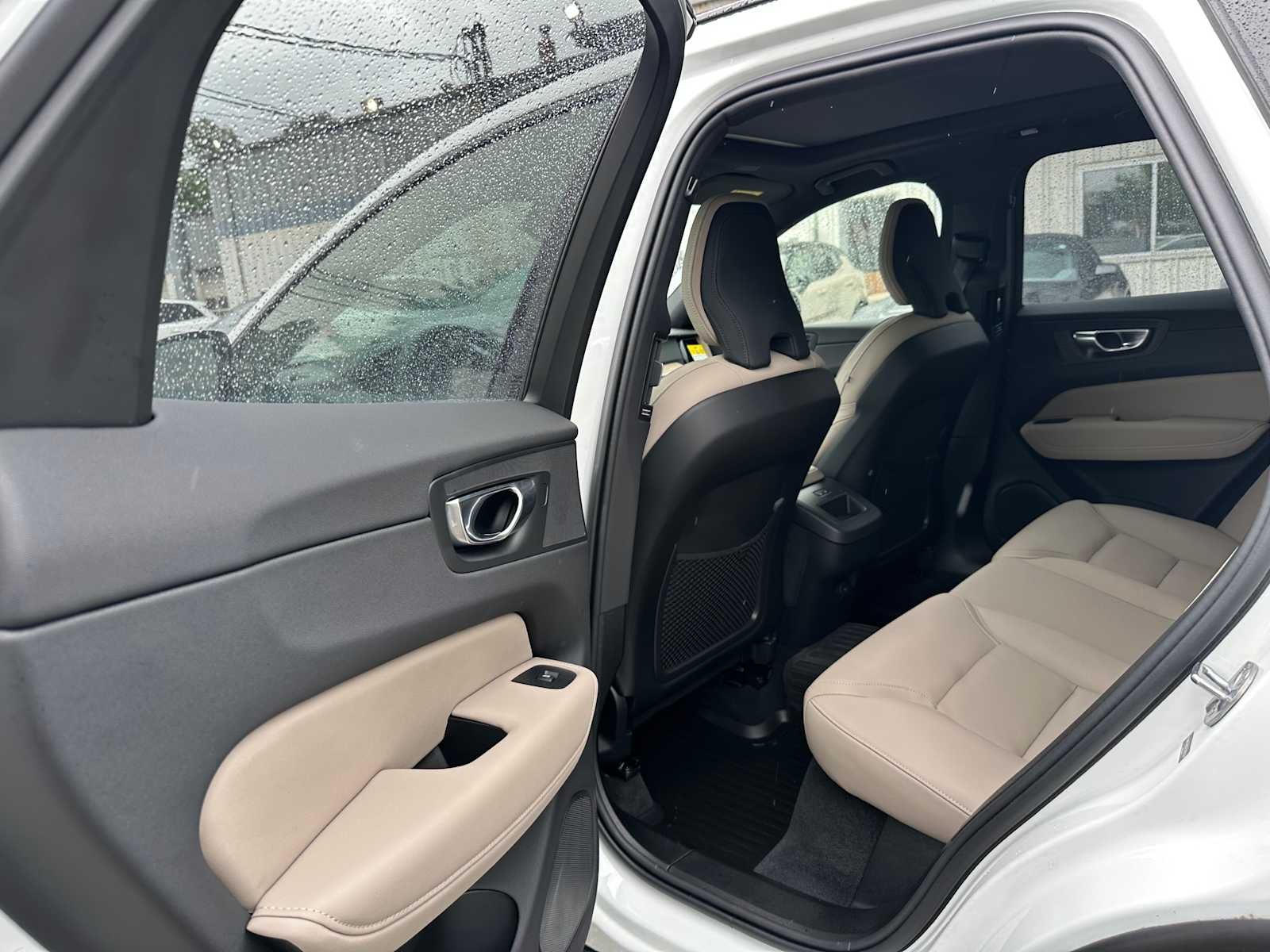 2026 Volvo XC60 Plus