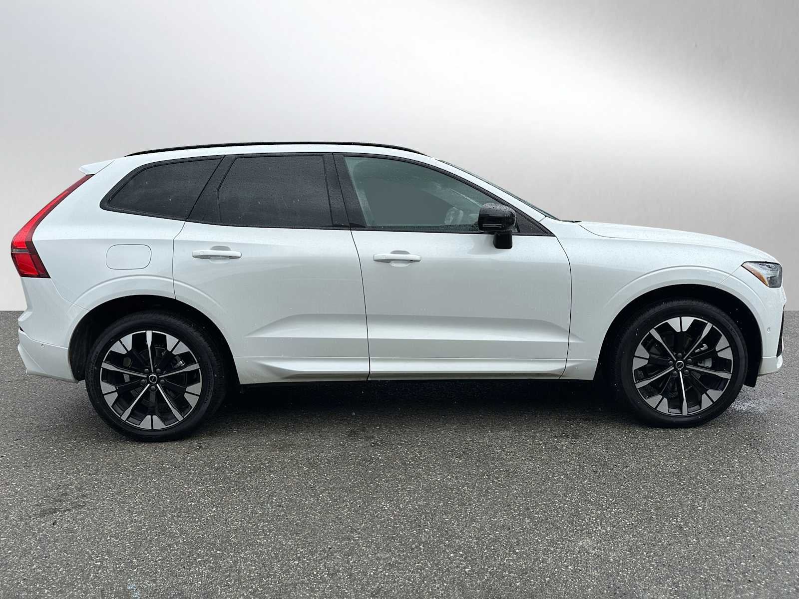 2026 Volvo XC60 Plus
