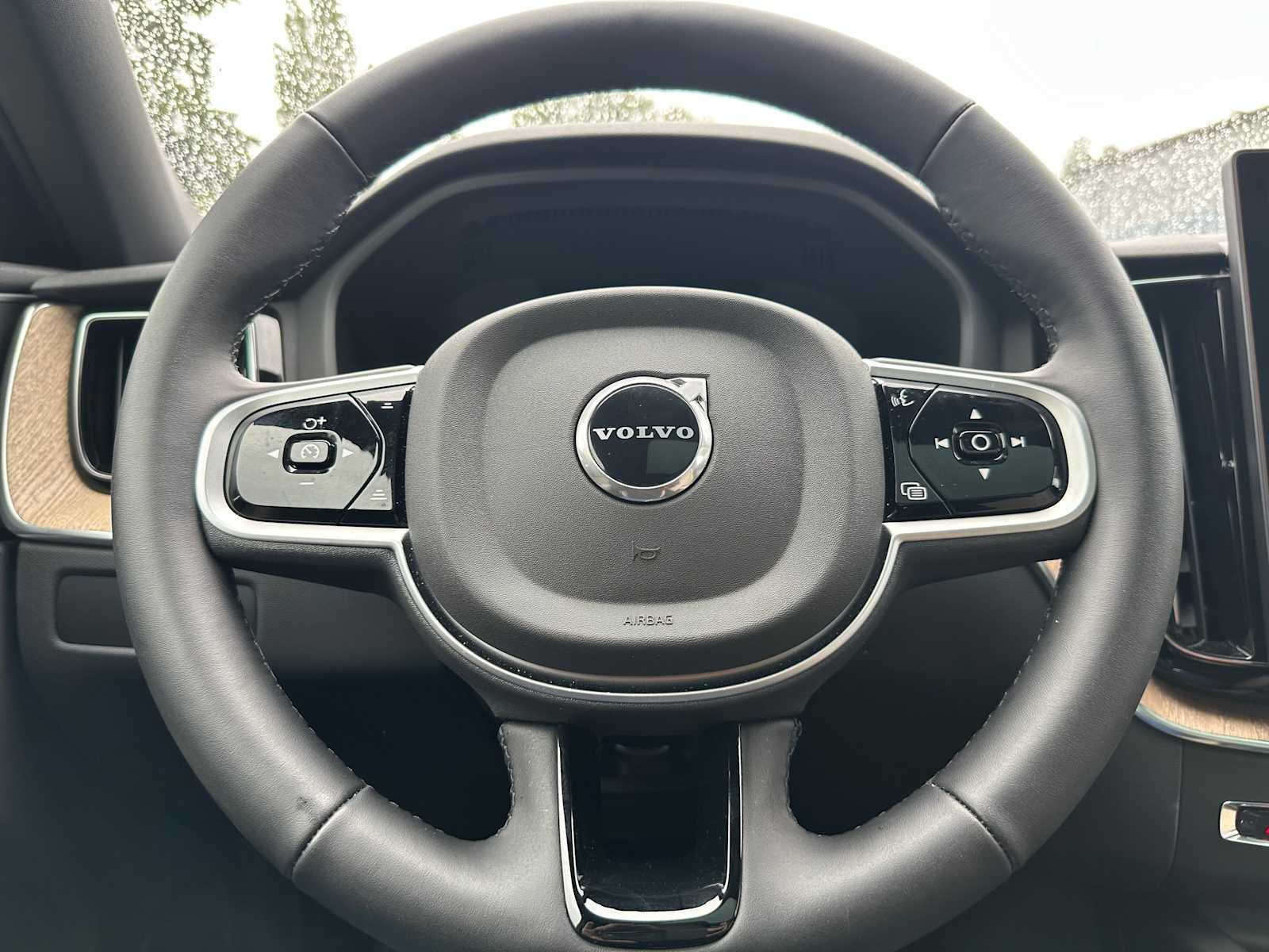 2026 Volvo XC60 Plus