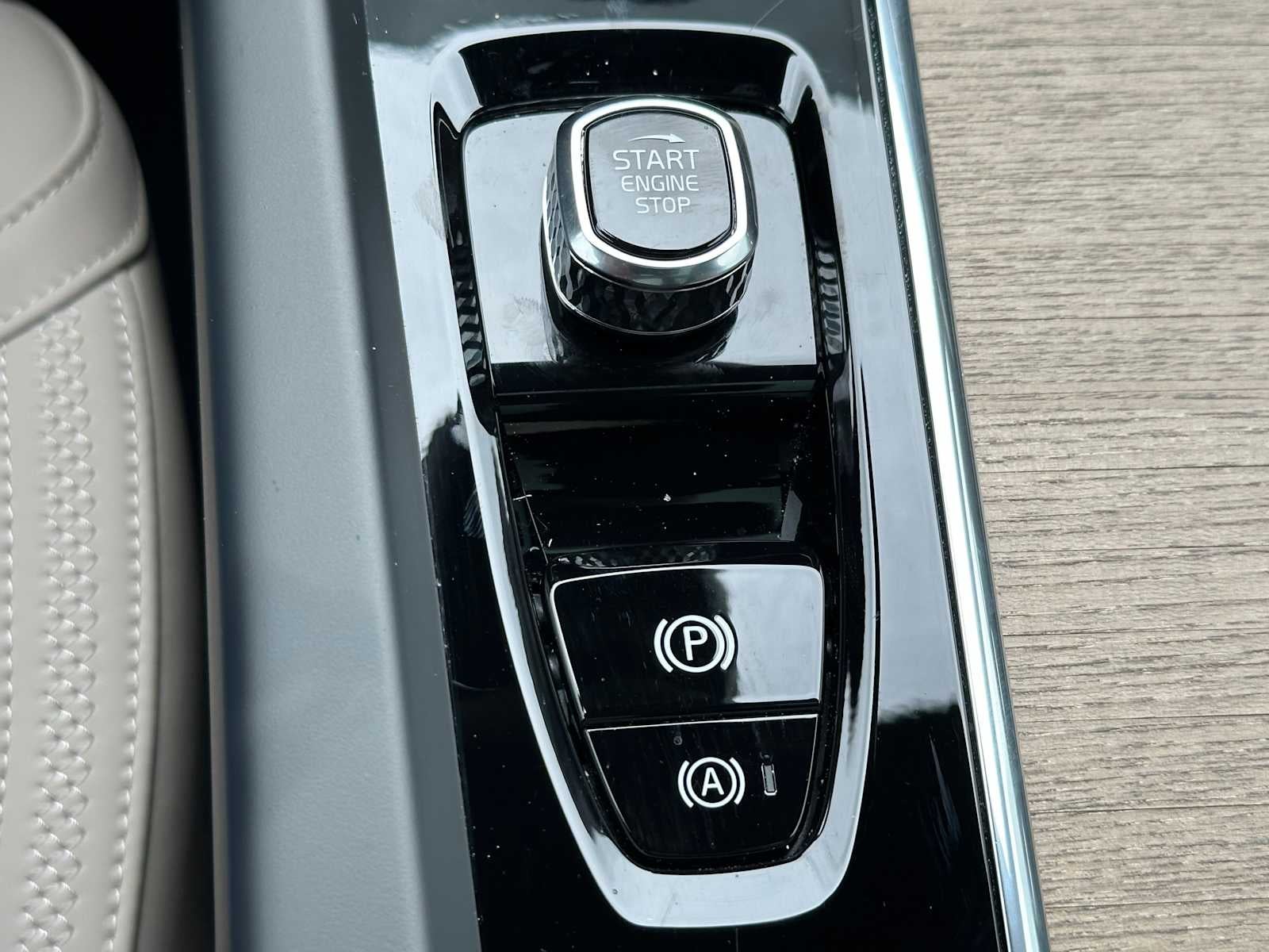 2026 Volvo XC60 Plus