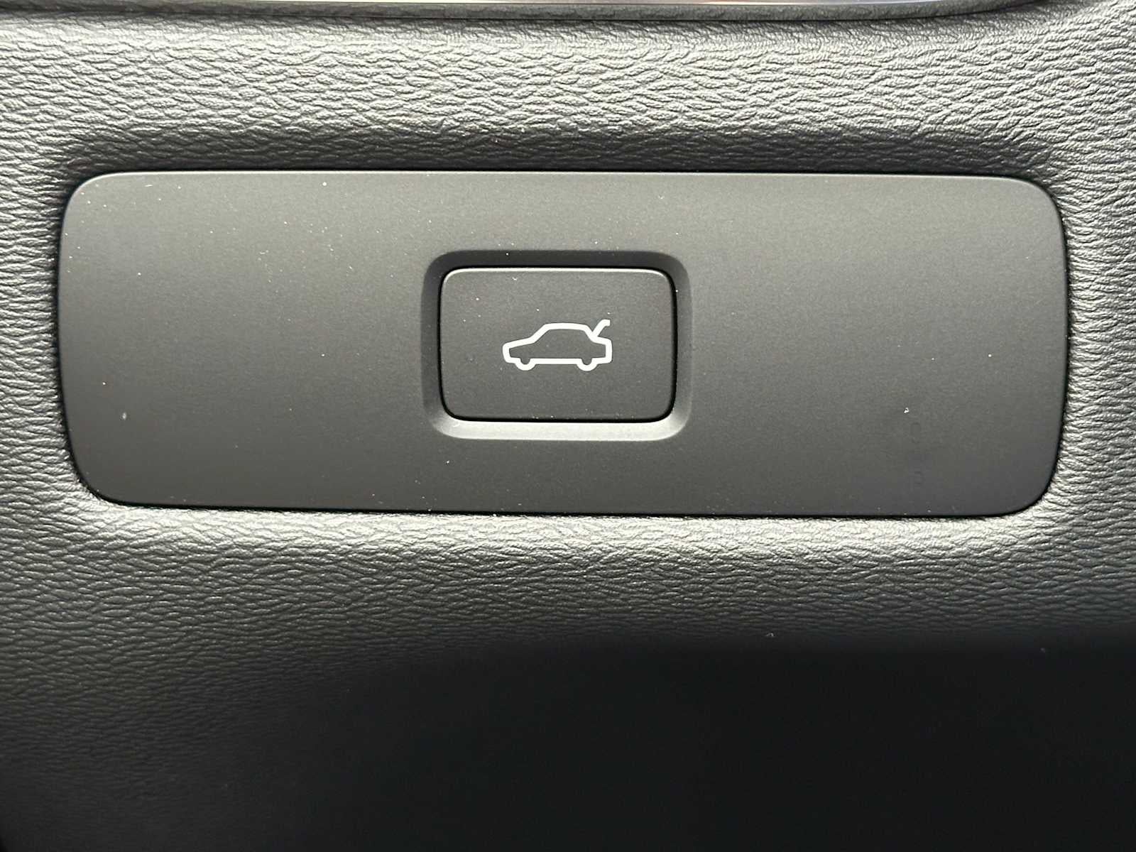 2026 Volvo XC60 Plus