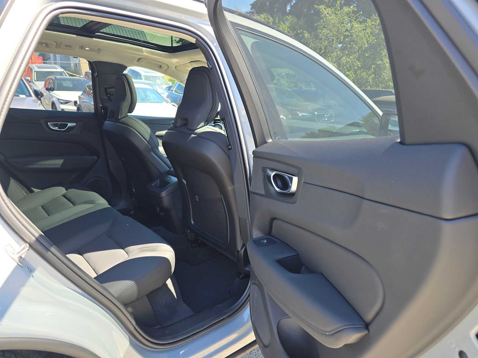 2026 Volvo XC60 Plus