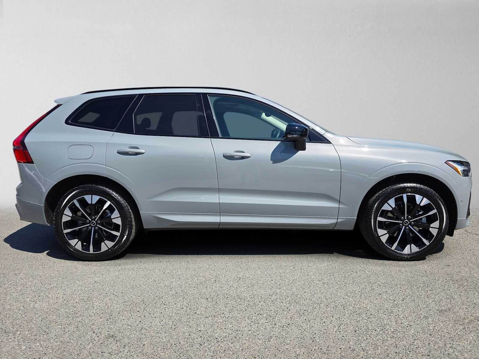 2026 Volvo XC60 Plus