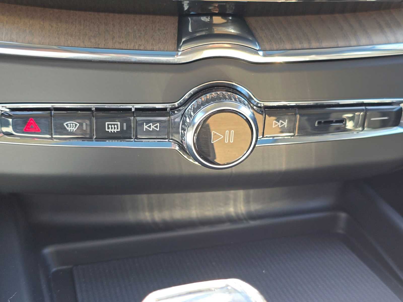 2026 Volvo XC60 Plus