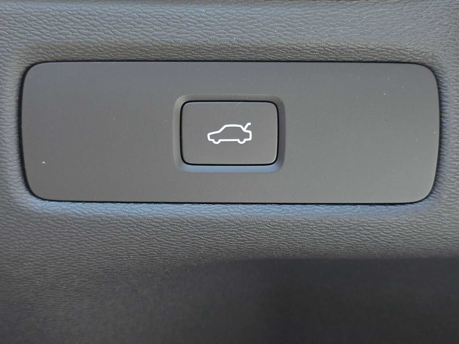 2026 Volvo XC60 Plus