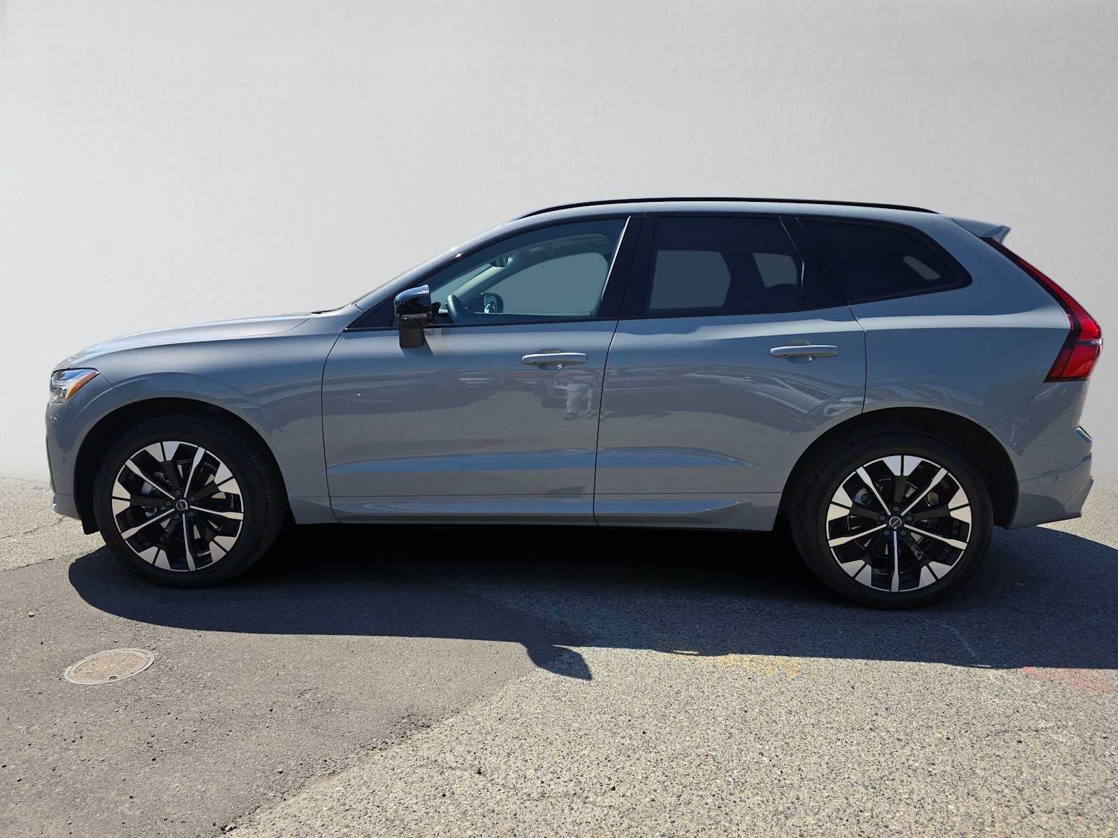 2026 Volvo XC60 Plus