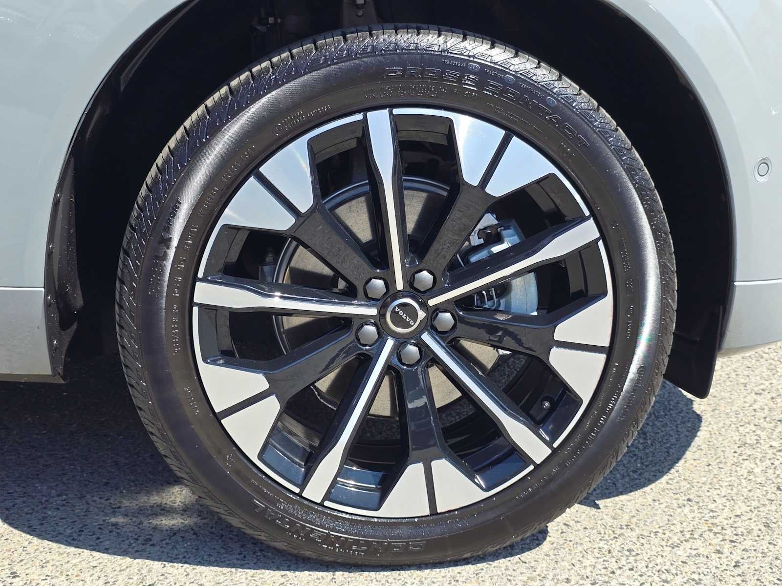 2026 Volvo XC60 Plus