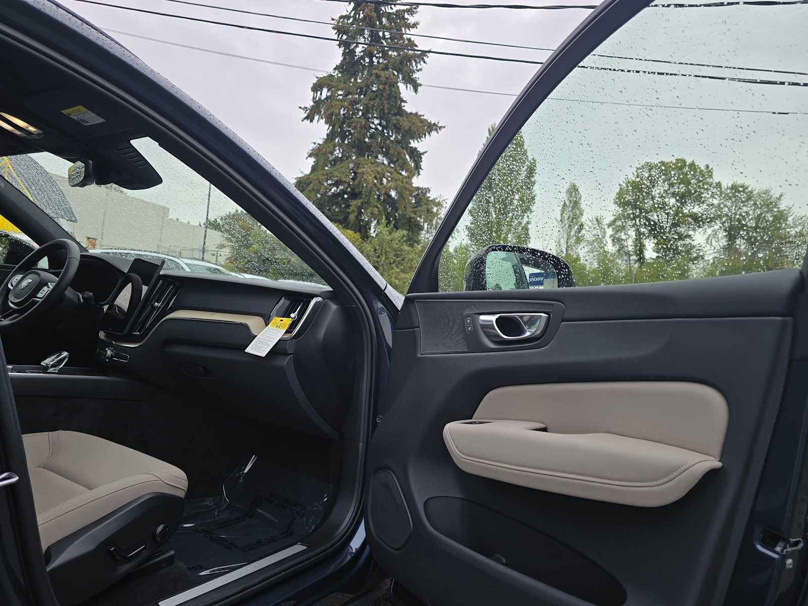2026 Volvo XC60 Plus