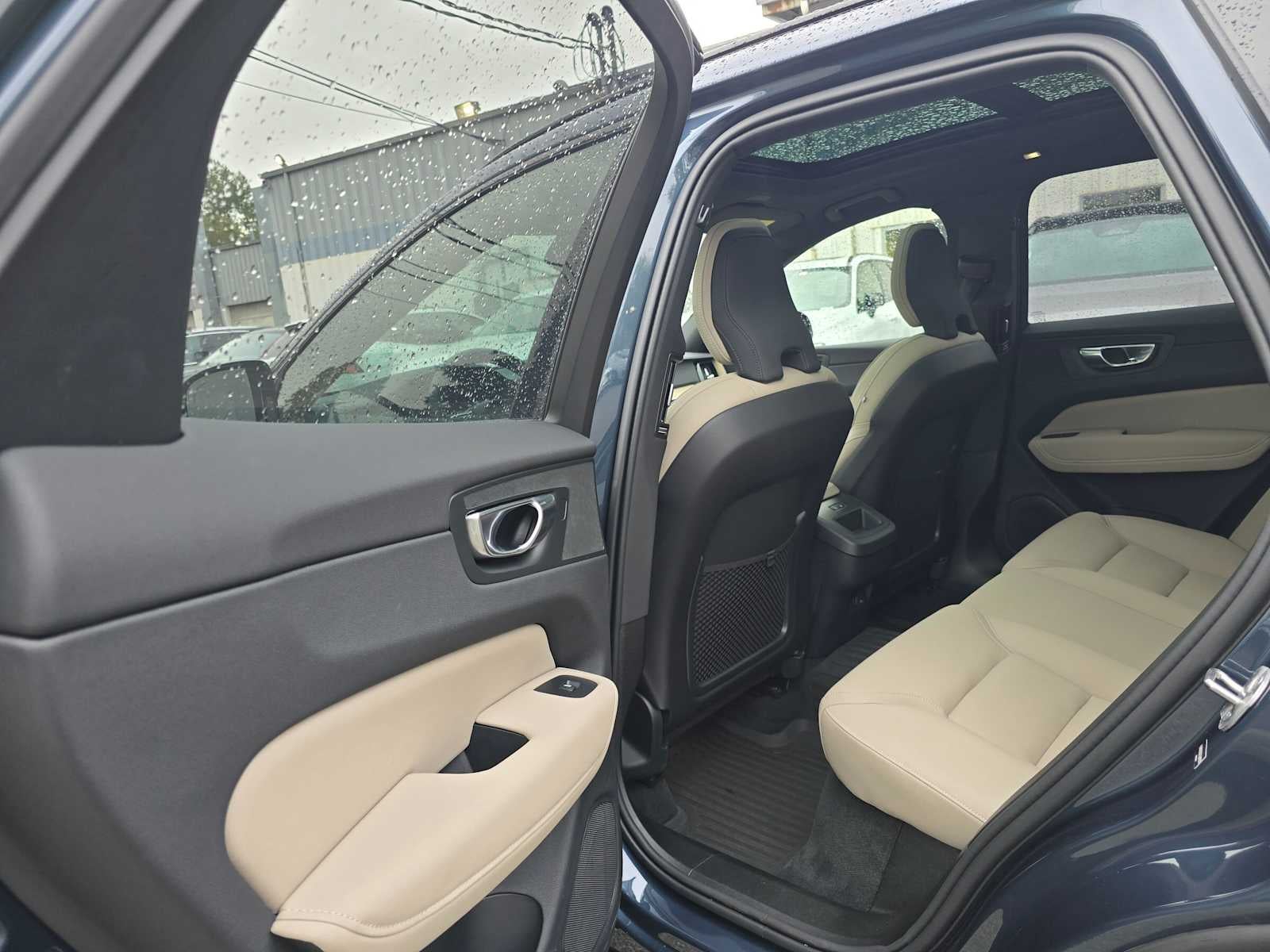2026 Volvo XC60 Plus