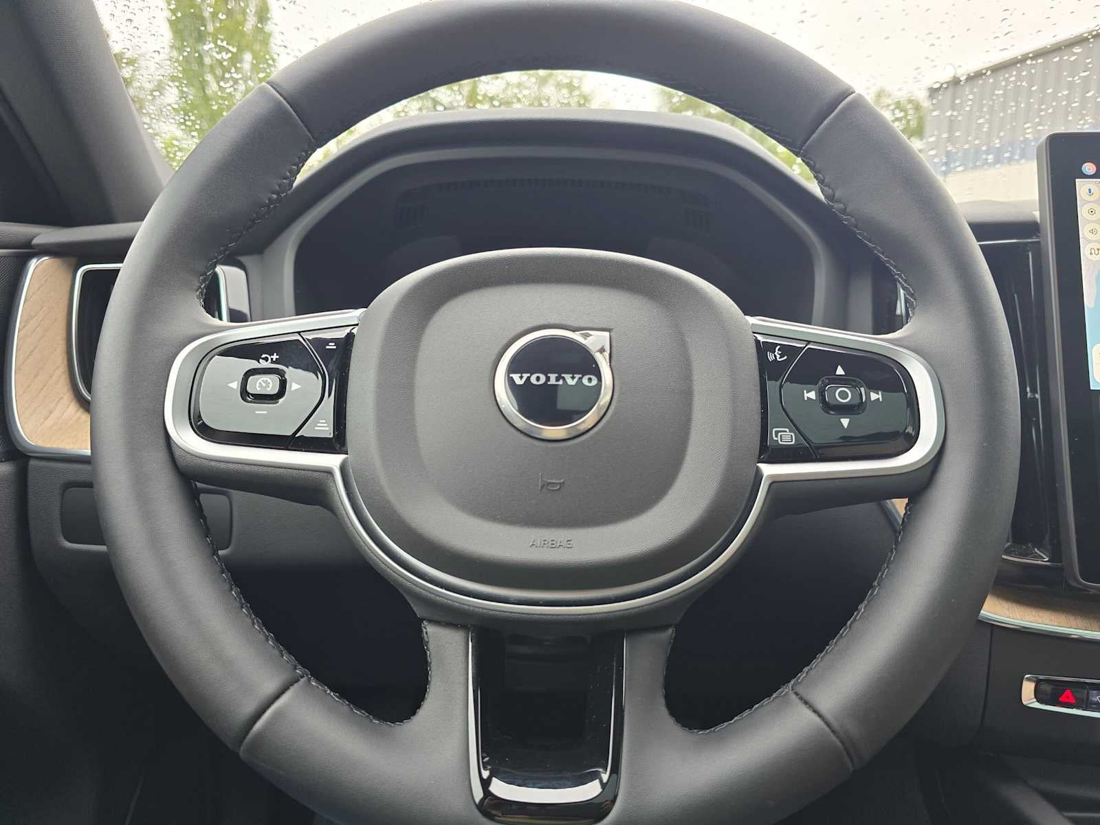 2026 Volvo XC60 Plus