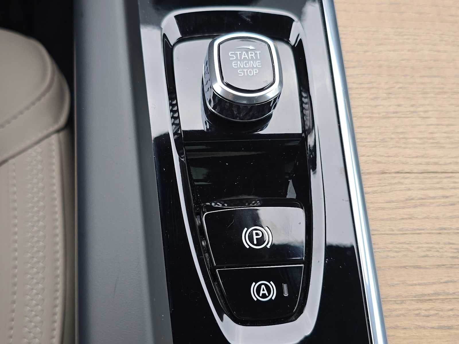 2026 Volvo XC60 Plus