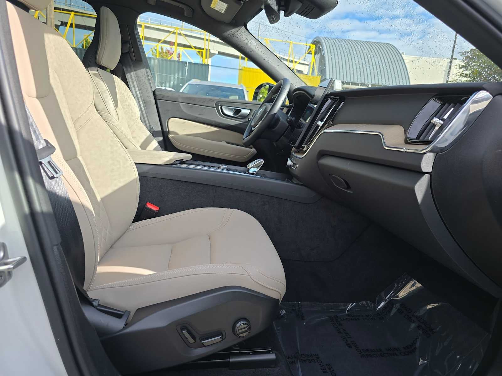2026 Volvo XC60 Plus