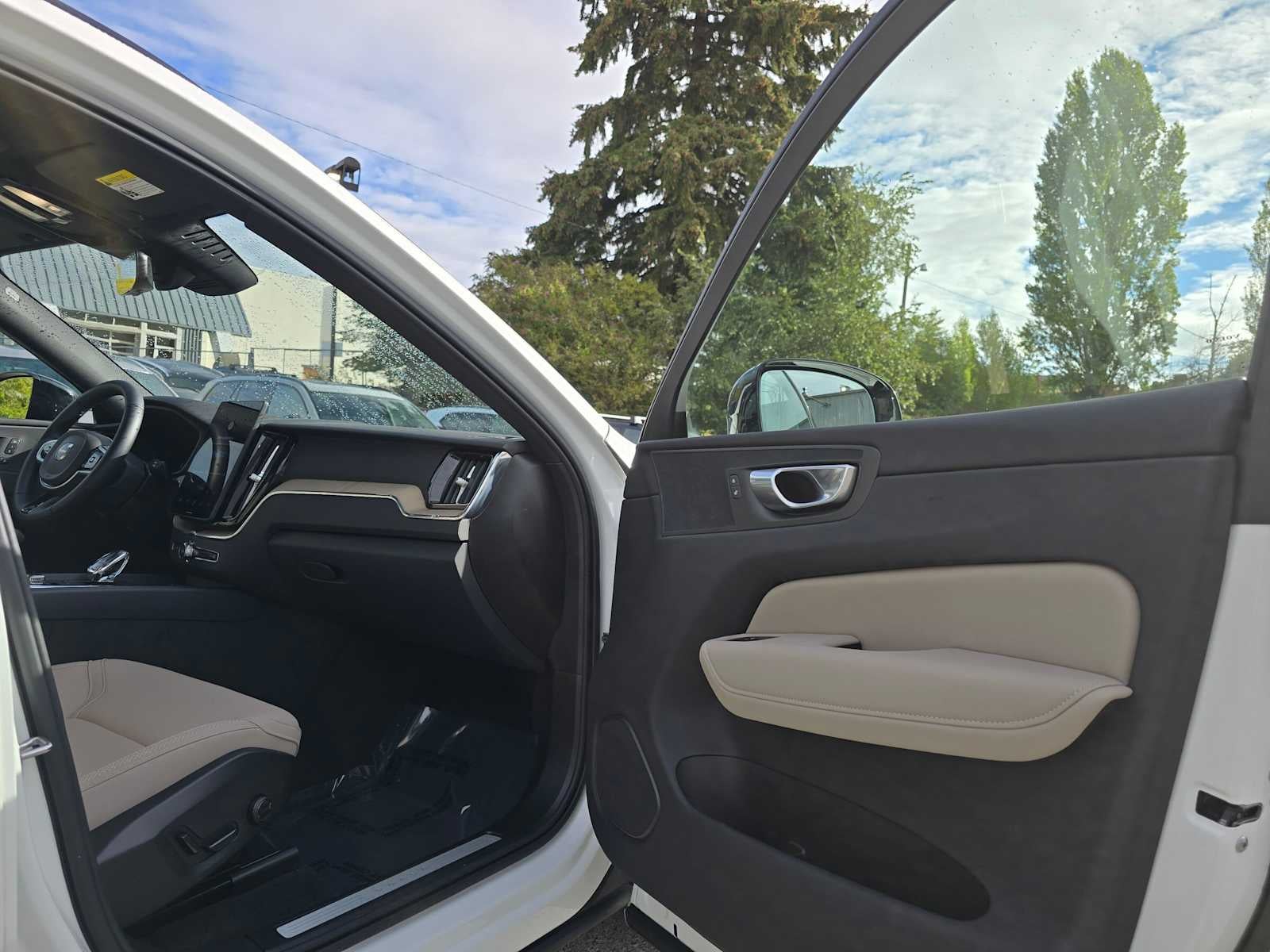2026 Volvo XC60 Plus