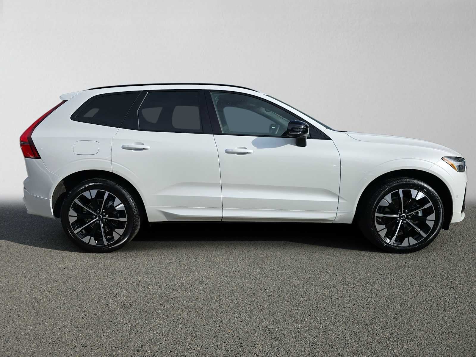2026 Volvo XC60 Plus