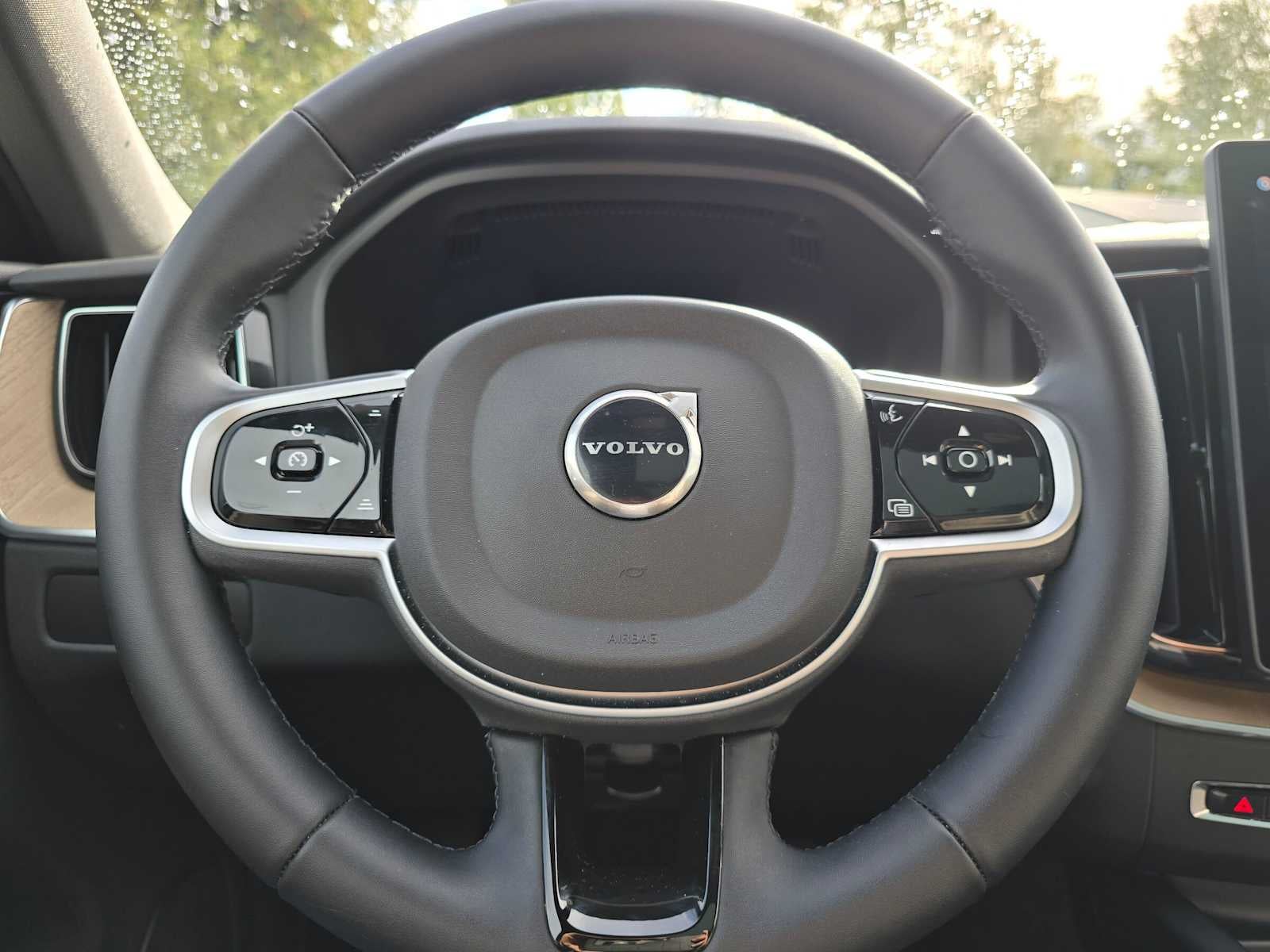 2026 Volvo XC60 Plus
