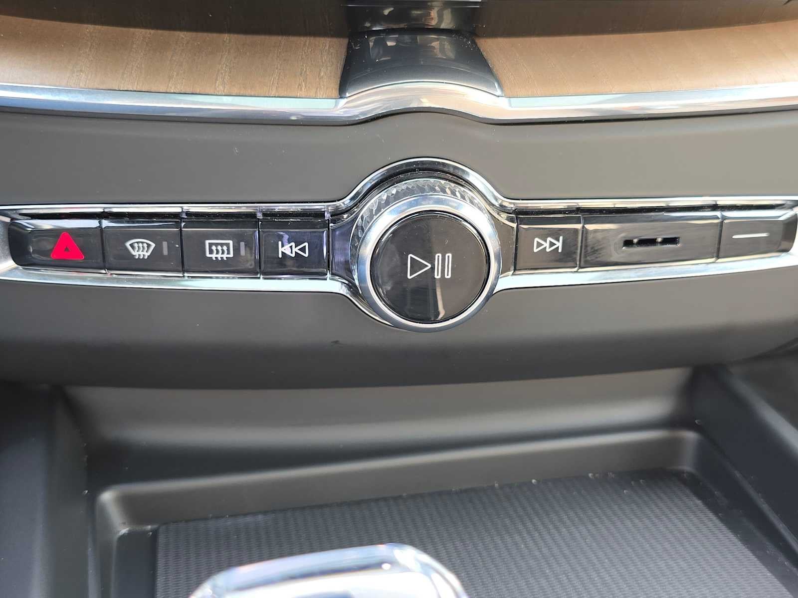 2026 Volvo XC60 Plus