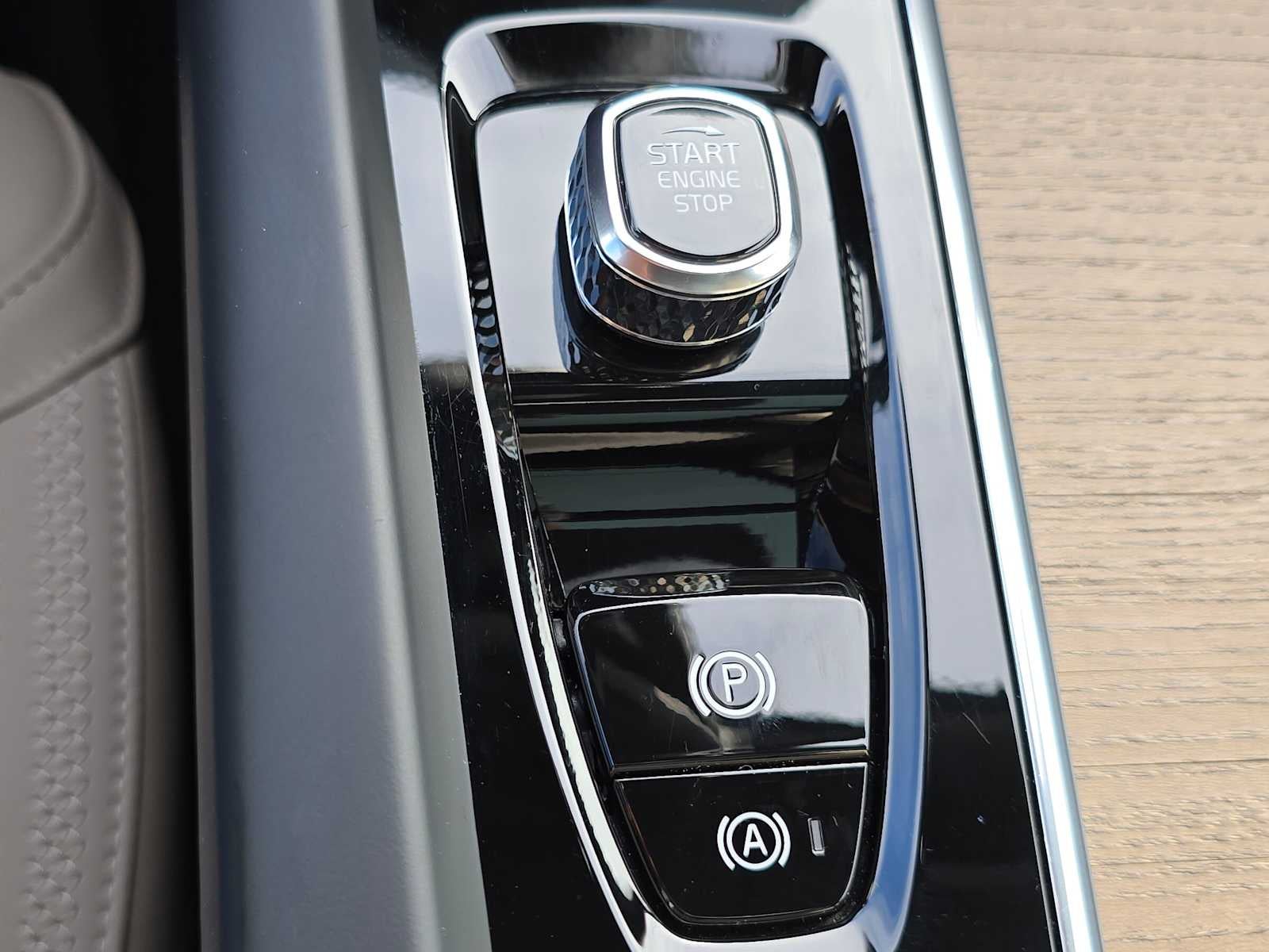 2026 Volvo XC60 Plus