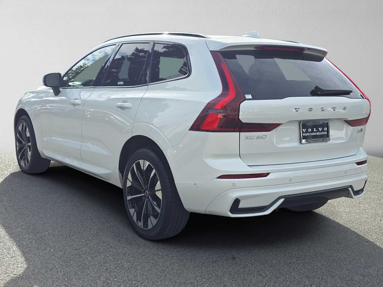 2026 Volvo XC60 Plus