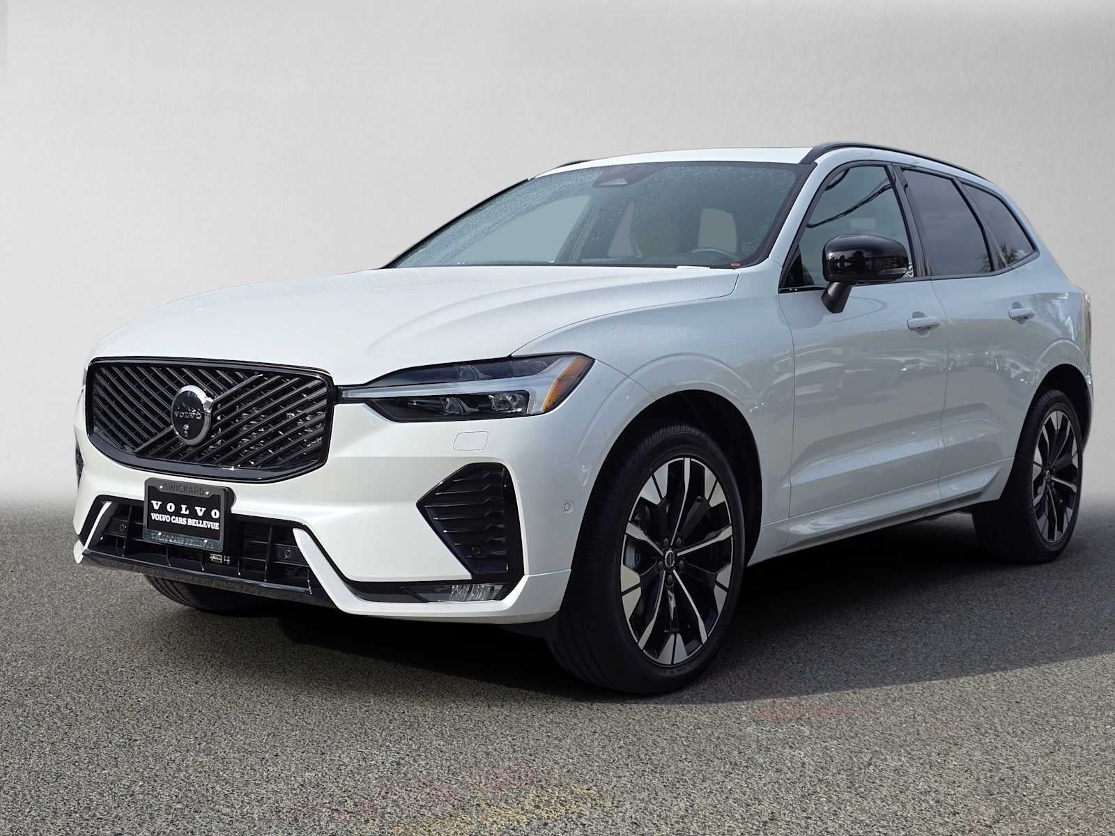 2026 Volvo XC60 Plus