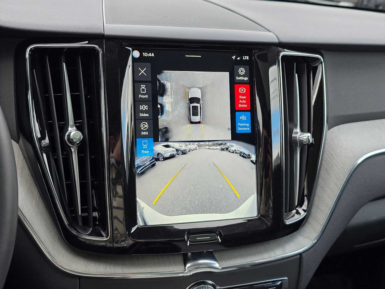 2025 Volvo XC60 Plus