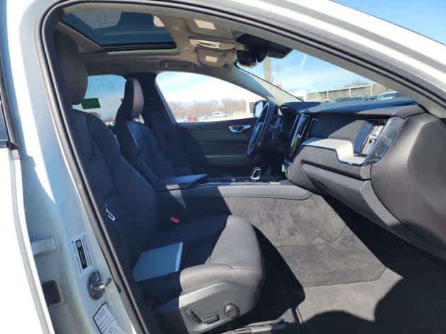 2025 Volvo XC60 Plus