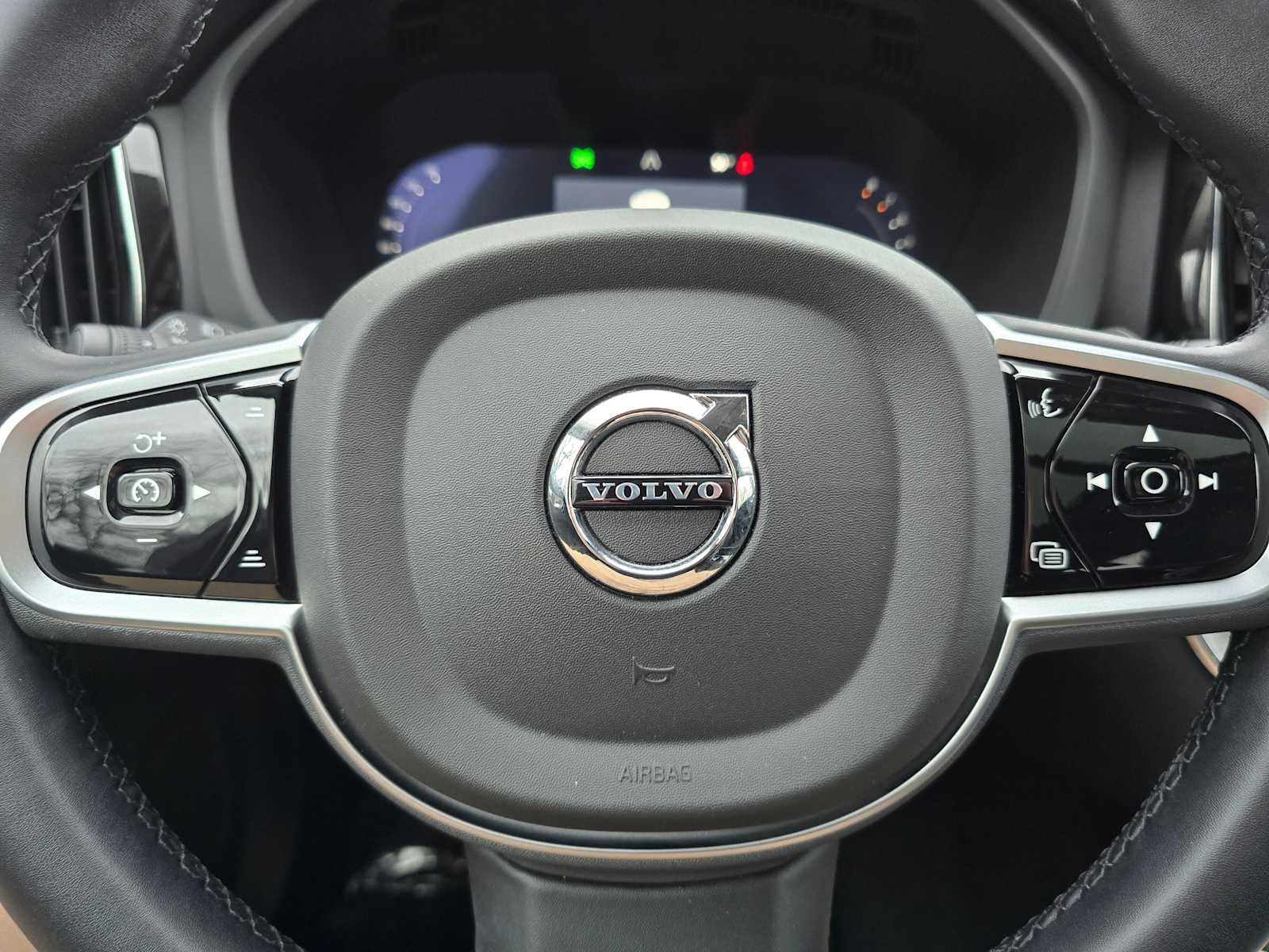 2025 Volvo XC60 Plus