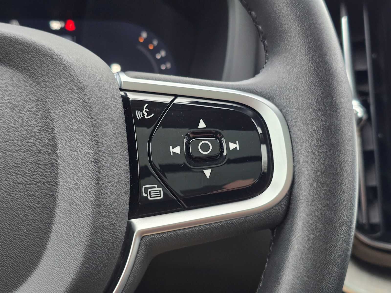 2025 Volvo XC60 Plus