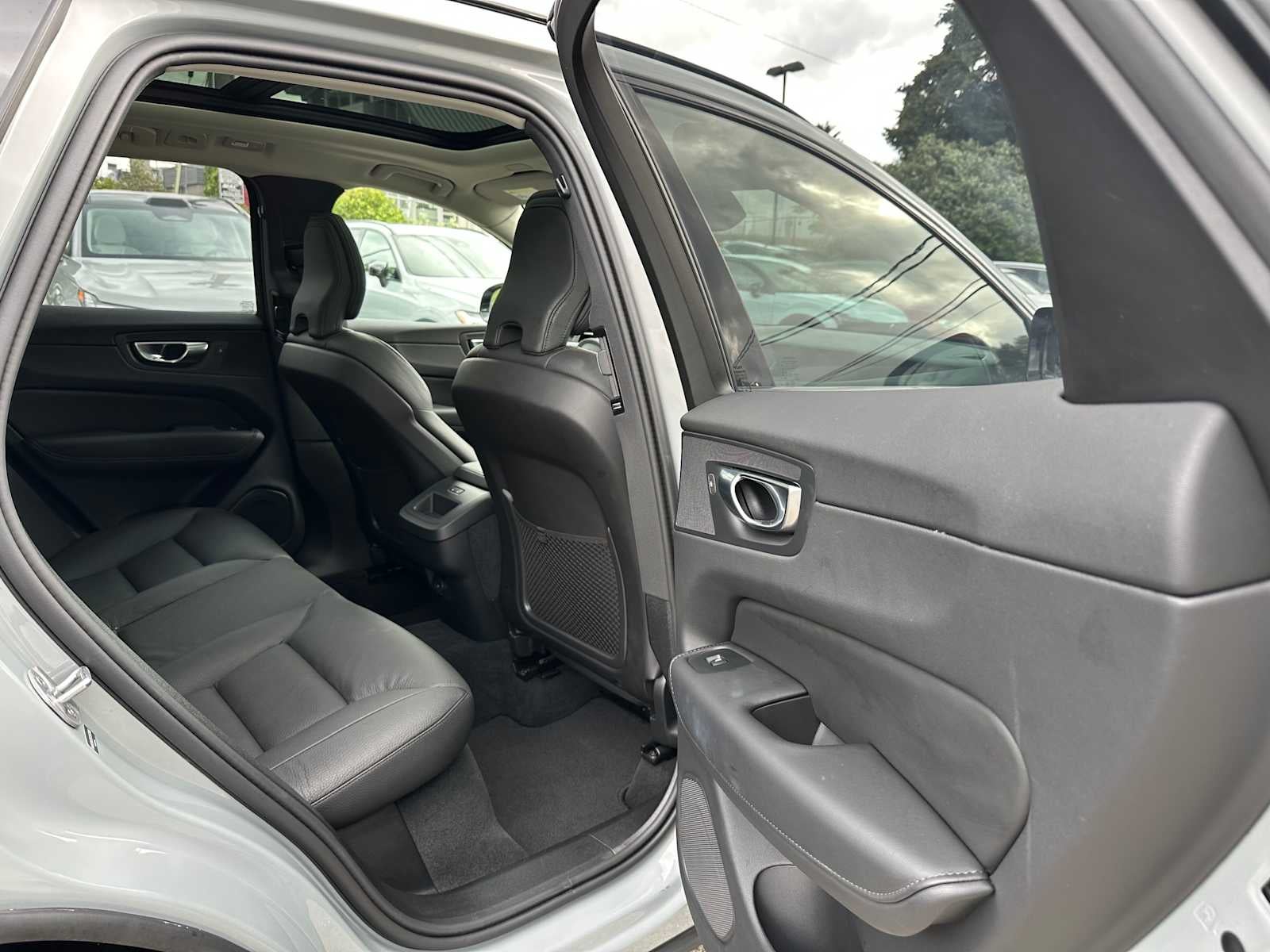 2025 Volvo XC60 Plus