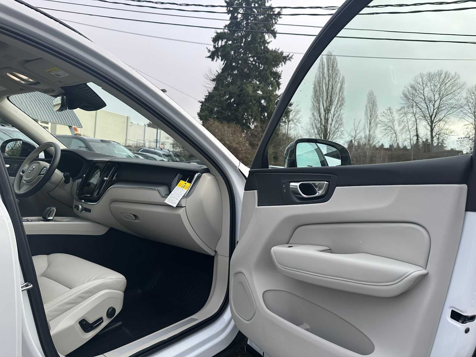 2025 Volvo XC60 Plus