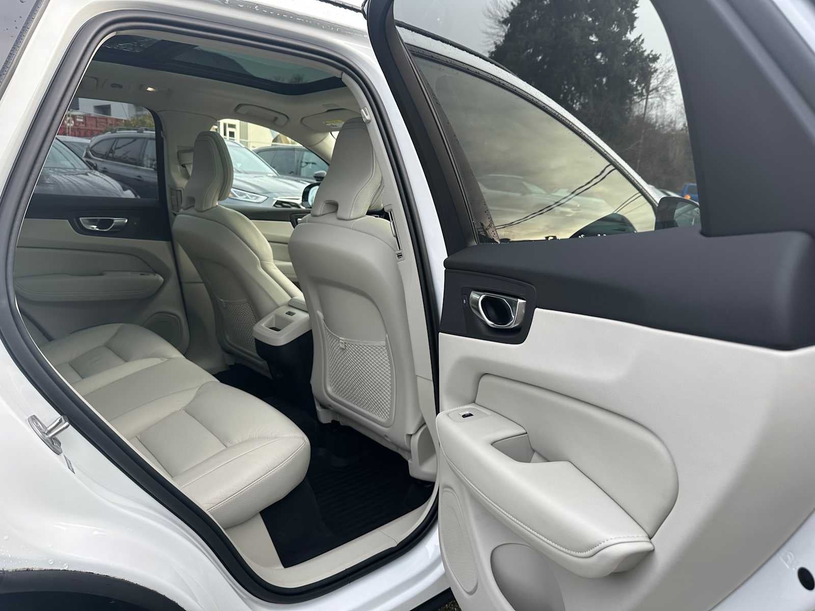 2025 Volvo XC60 Plus