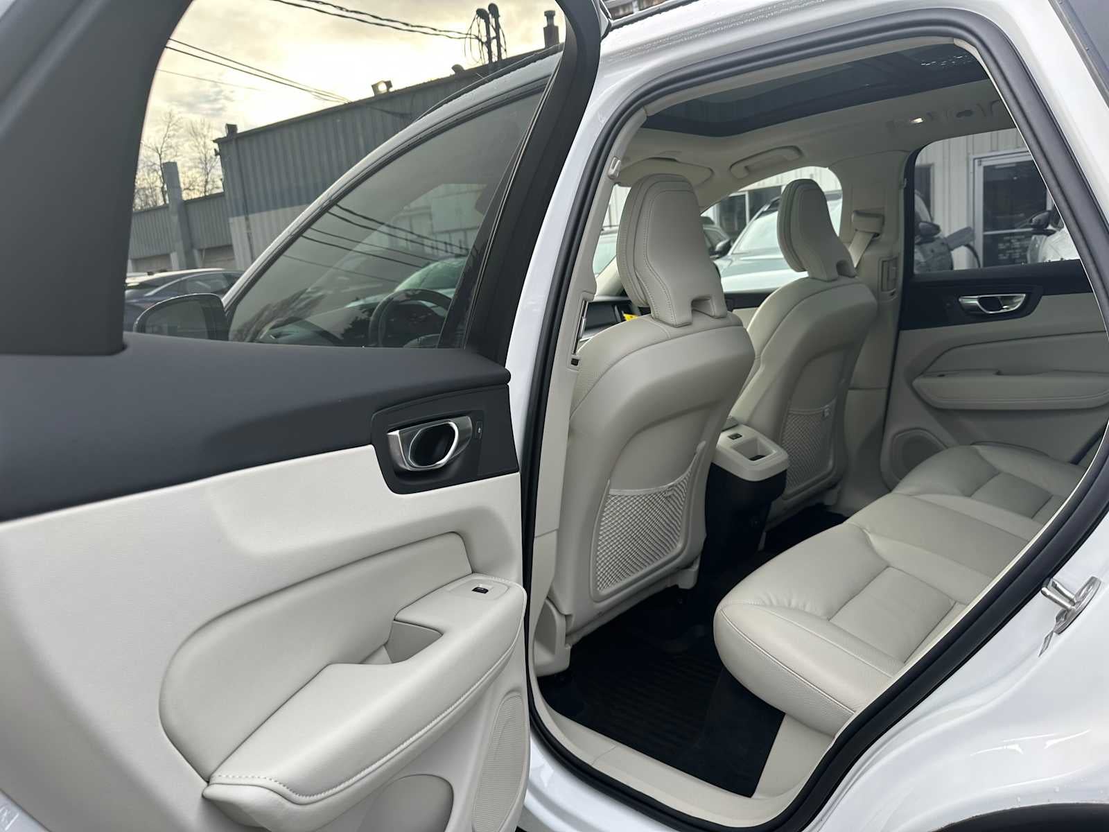 2025 Volvo XC60 Plus