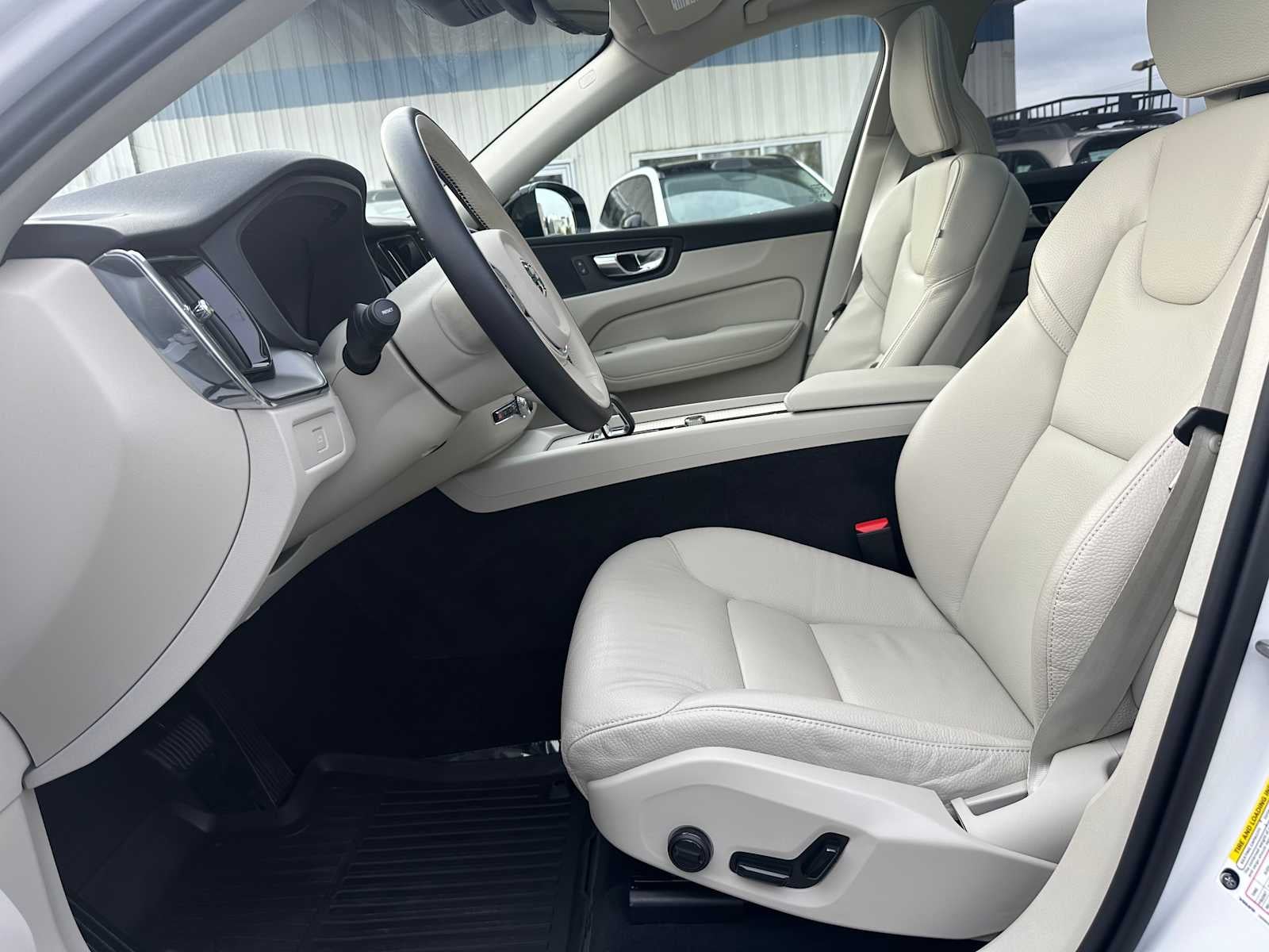 2025 Volvo XC60 Plus