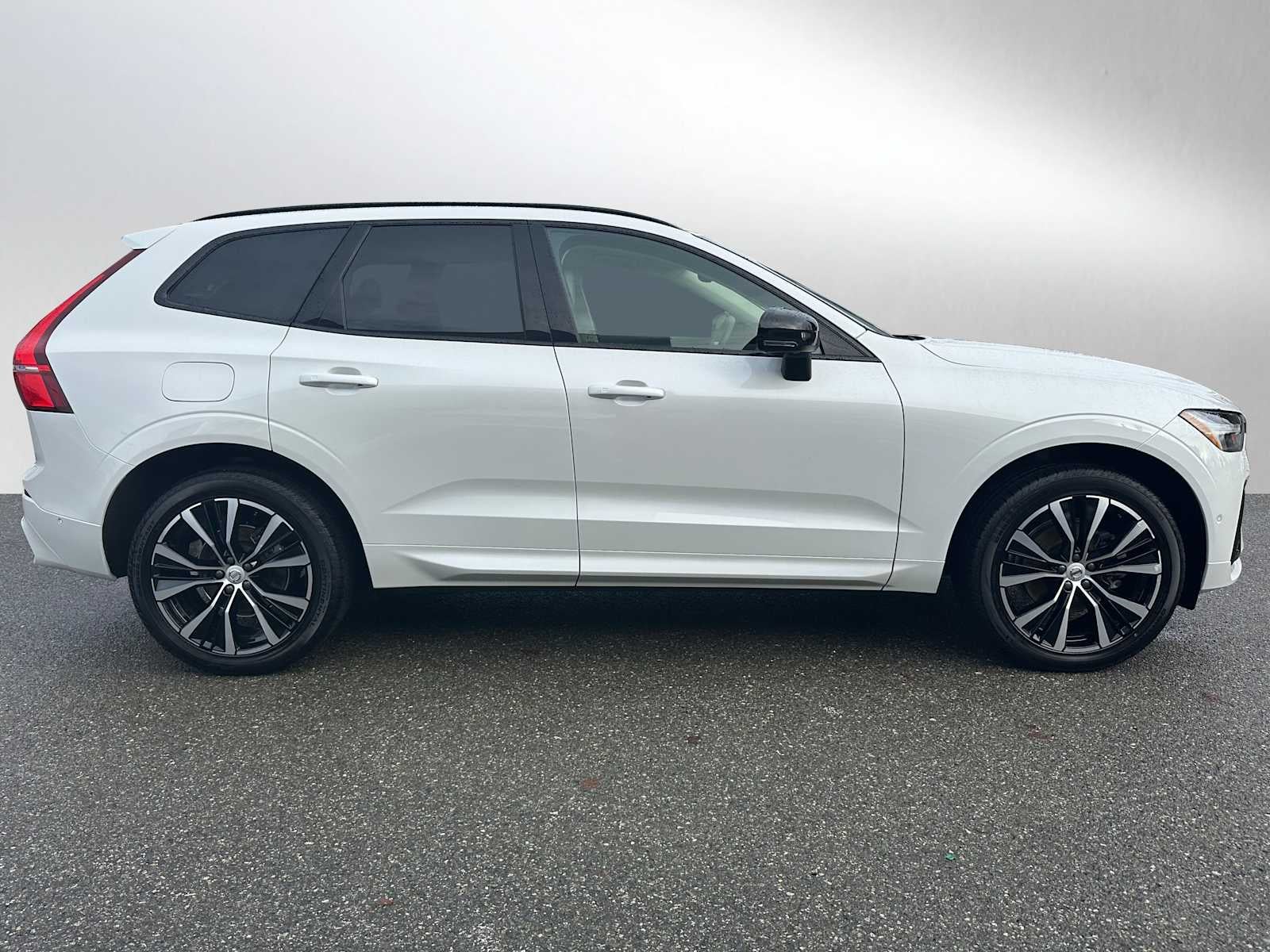 2025 Volvo XC60 Plus