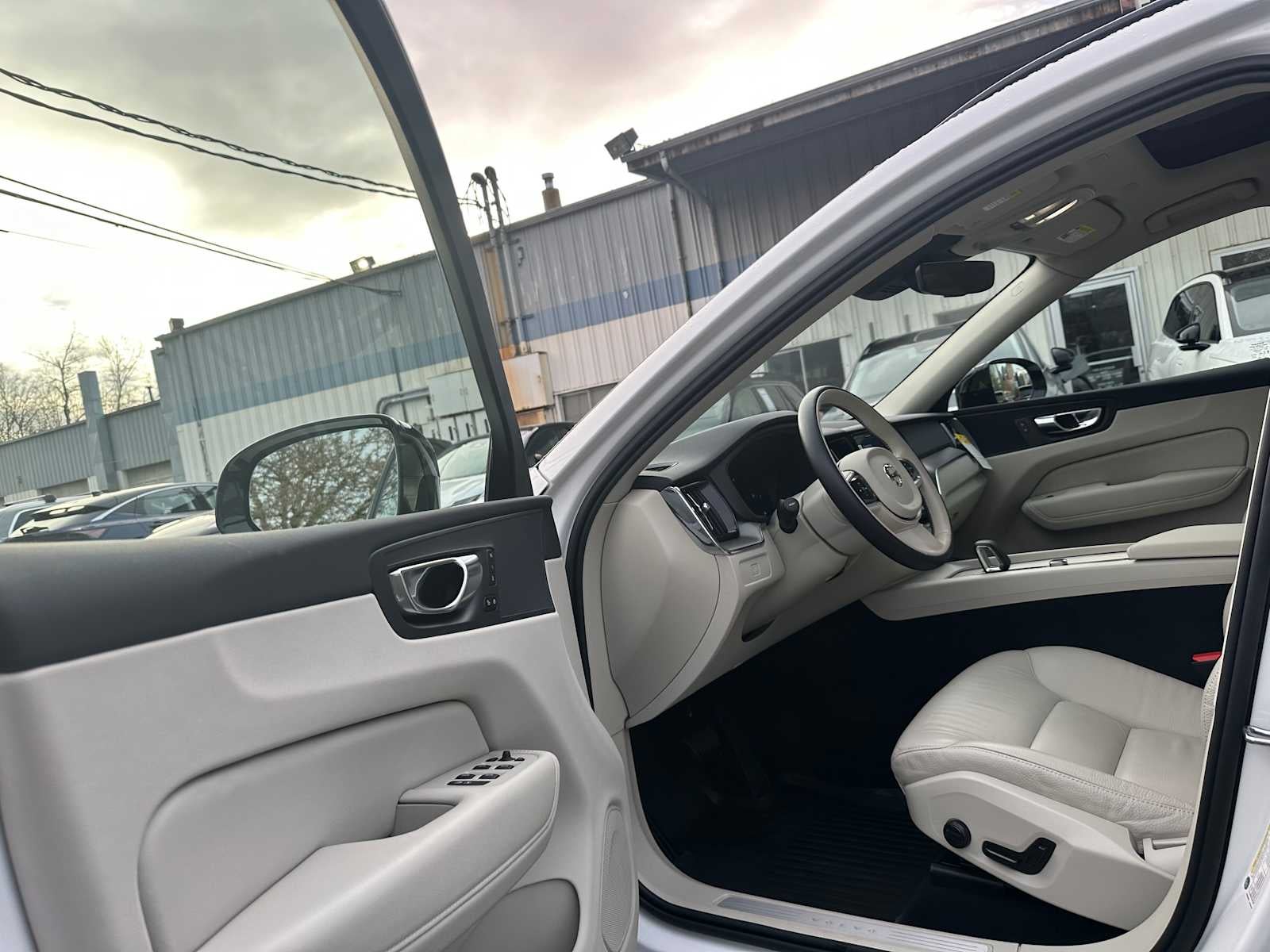 2025 Volvo XC60 Plus