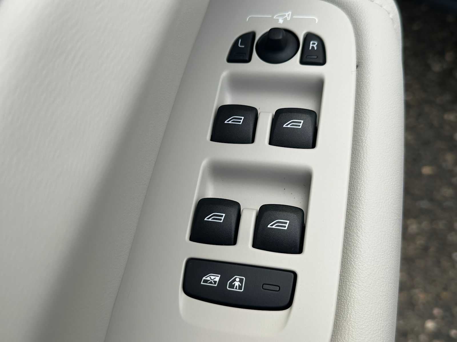 2025 Volvo XC60 Plus