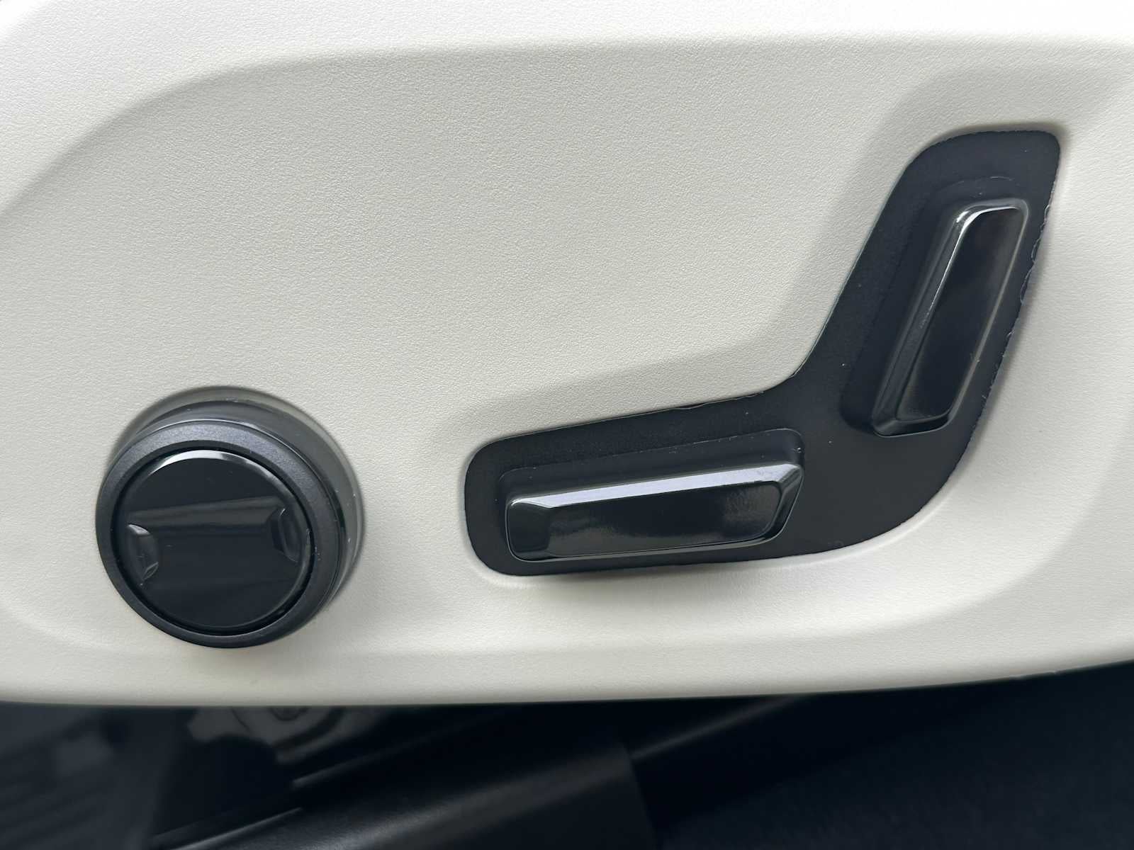 2025 Volvo XC60 Plus