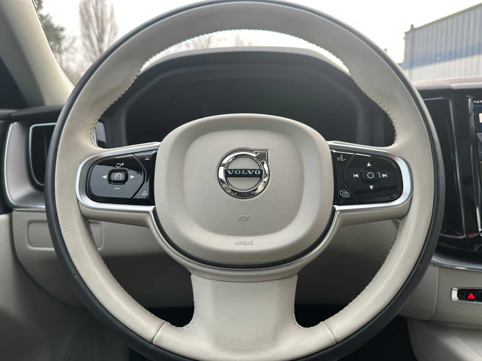 2025 Volvo XC60 Plus