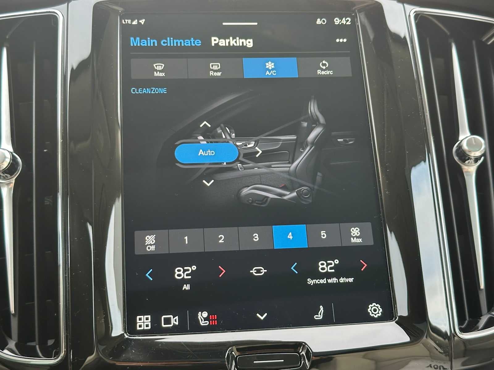 2025 Volvo XC60 Plus